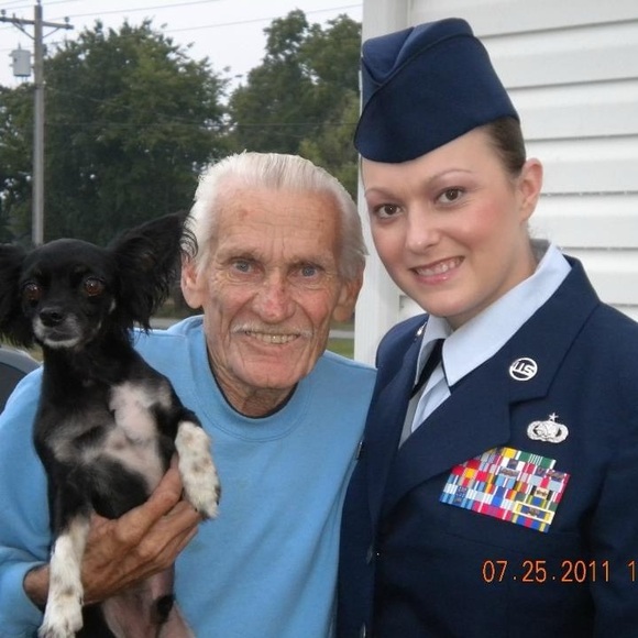 Meet your Posher, Amanda - Picture 1 of 11